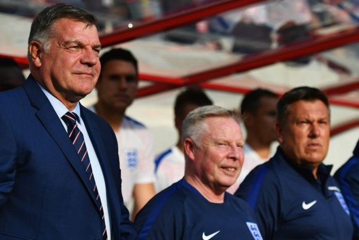  波尔多功勋教练下课引发动荡  