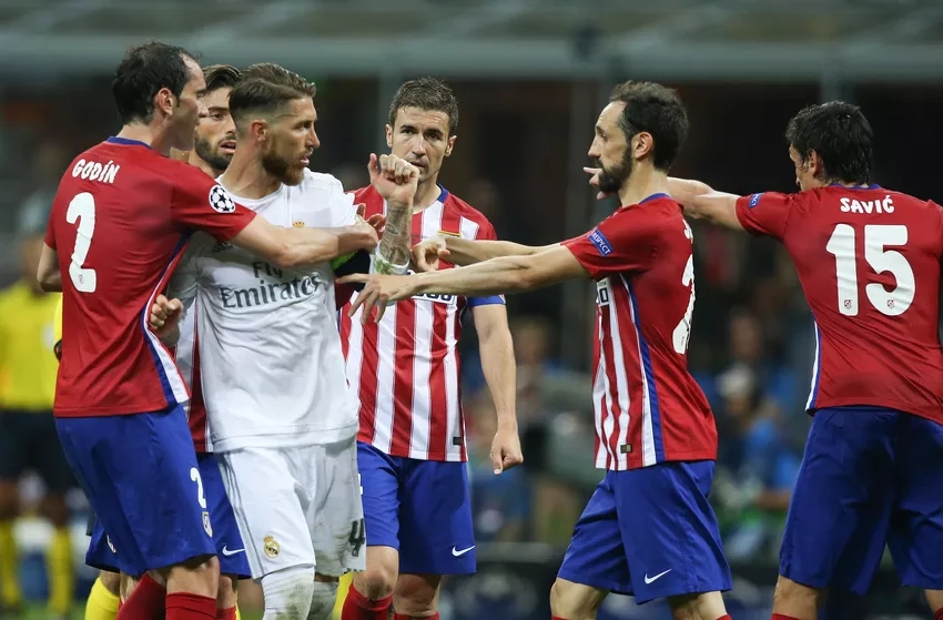  慕尼黑德比战万人空巷见证历史性时刻