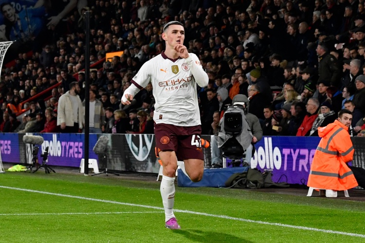  沃特金斯读秒绝平维拉主场逼平卫冕冠军曼城