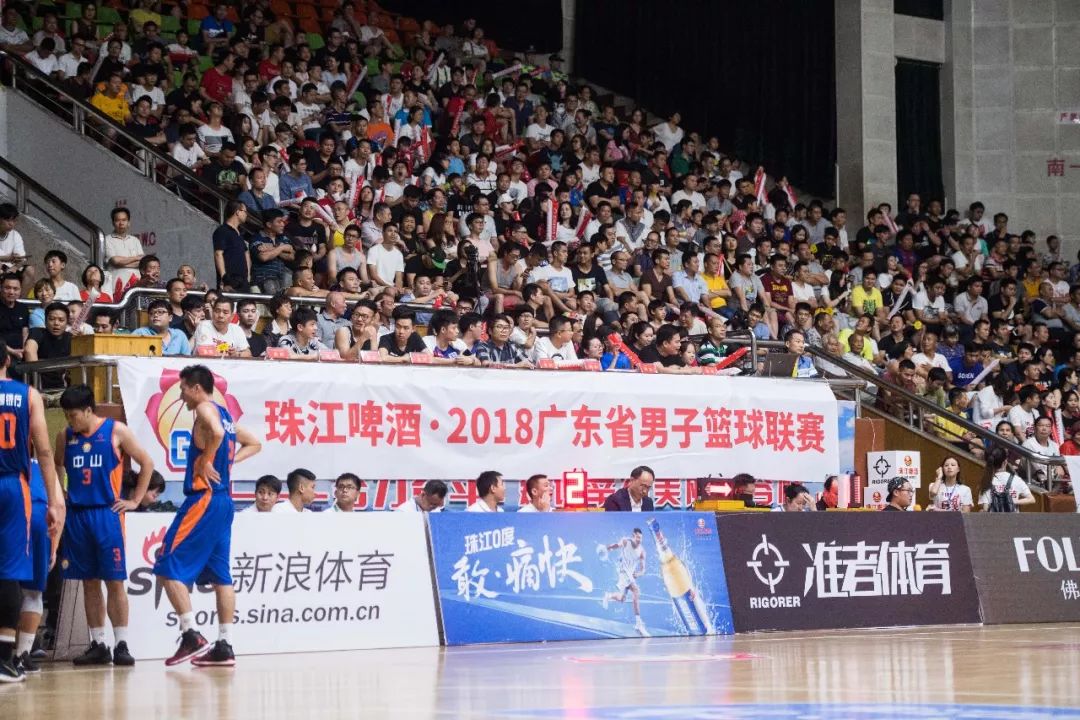  那不勒斯主场氛围火爆，球迷助威助推球队连胜