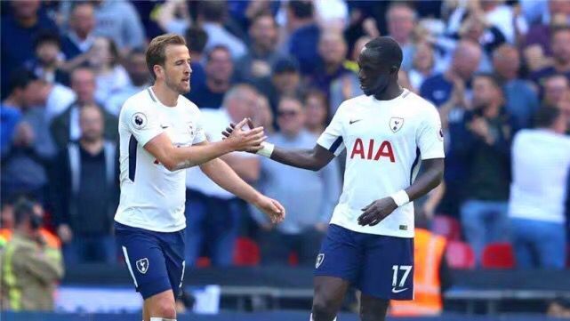  罗马锋线集体爆发四球，穆里尼奥率队重返前三  